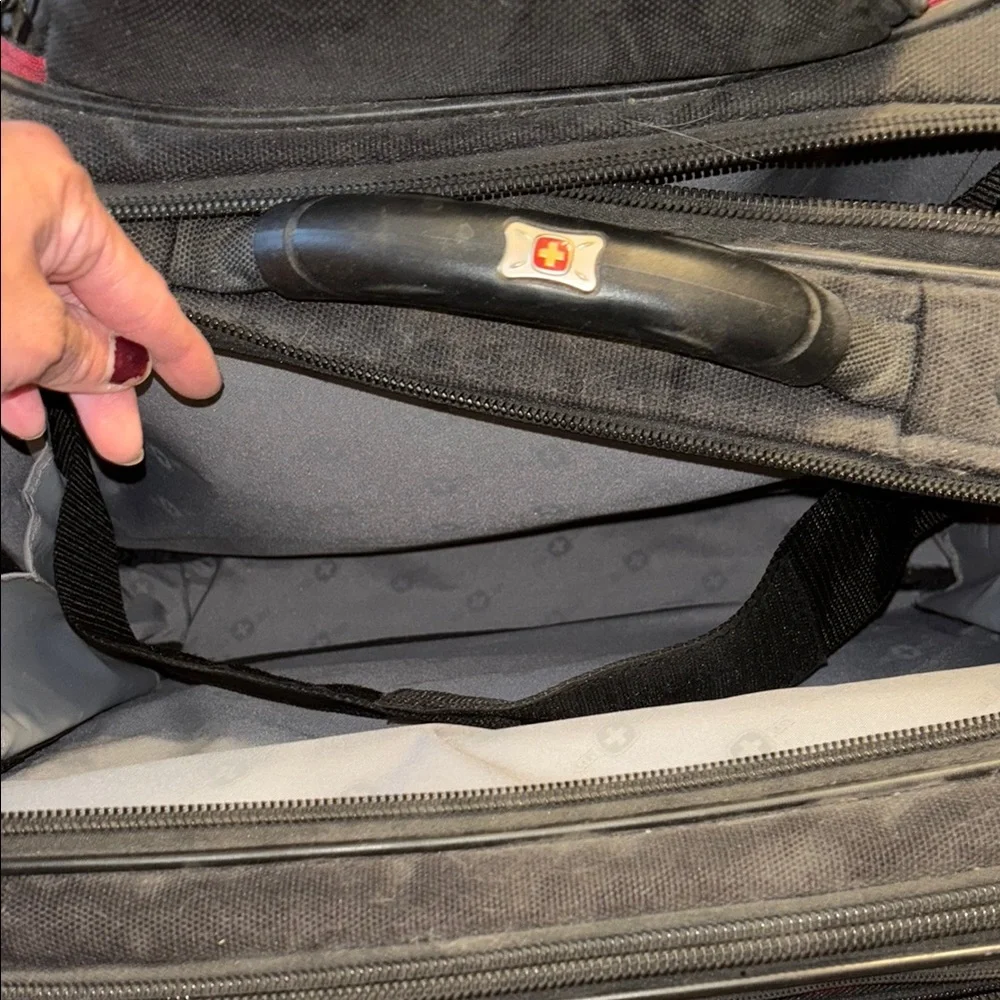 Wenger Swiss Gear Patriot Rolling Luggage Retractable Handle 17” Laptop Bag